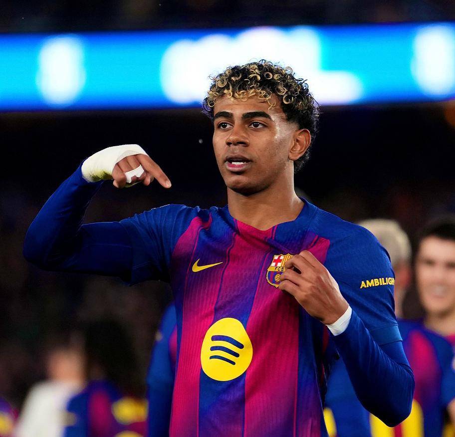 足坛一夜动态！巴萨主场13连胜，拜仁绝杀多特，曼城施压阿森纳