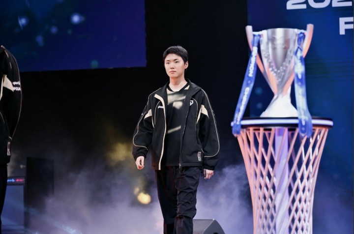 Chovy:既然来到了先锋赛,所有队伍都是警惕对象,特别是LPL那边的中野